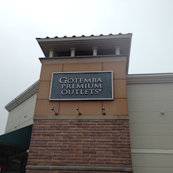 御殿場プレミアムアウトレットの看板