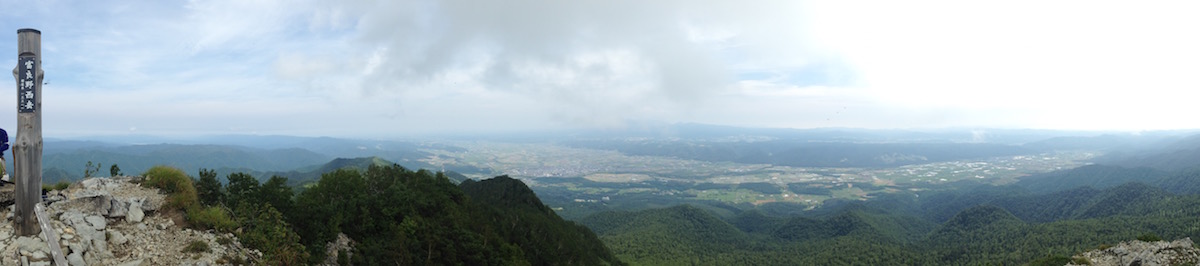 富良野西岳山頂からのパノラマ