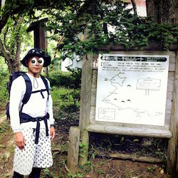 登山口の案内板横