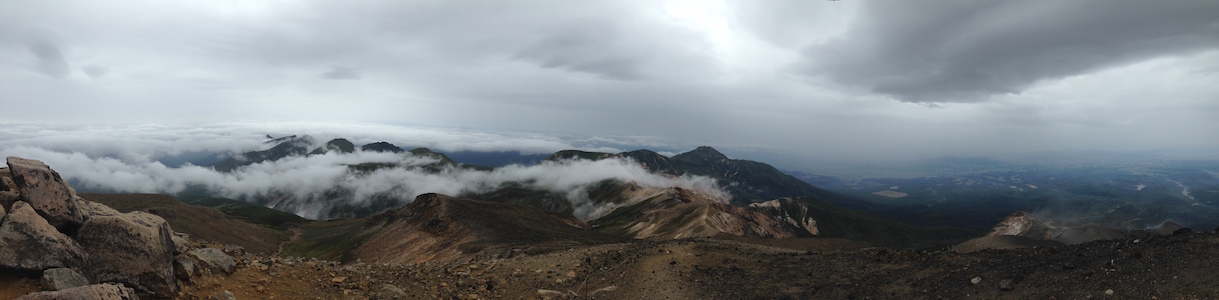 十勝岳と上ホロカメットクを結ぶ稜線