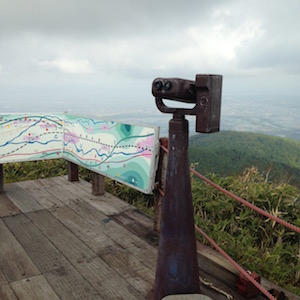 沖里河山山頂の望遠鏡